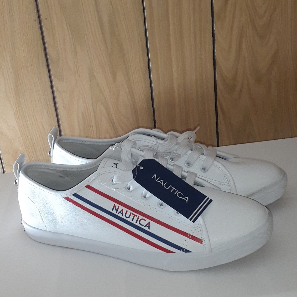 🆕🎁 Nautica White Tennis Shoes - Picture 2 of 10